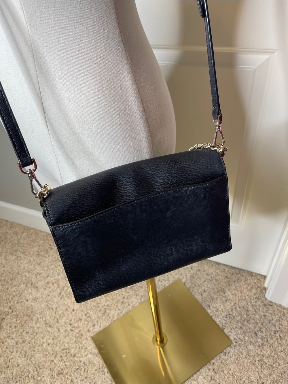 Kate Spade cross body bag. In black and gold - Picture 3 of 10